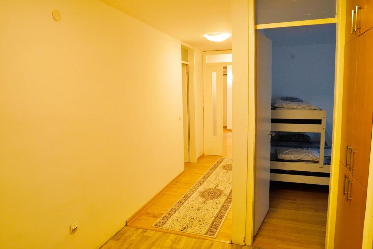 City Center Grand Apartment - Three-Bedroom, Free Parking ซาราเยโว ภายนอก รูปภาพ