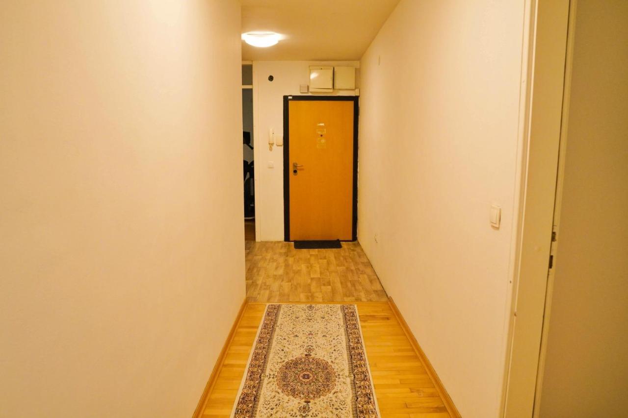 City Center Grand Apartment - Three-Bedroom, Free Parking ซาราเยโว ภายนอก รูปภาพ