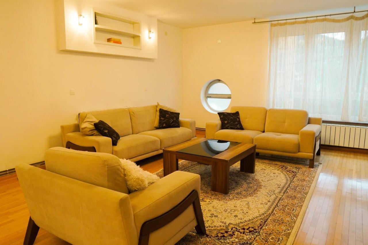 City Center Grand Apartment - Three-Bedroom, Free Parking ซาราเยโว ภายนอก รูปภาพ
