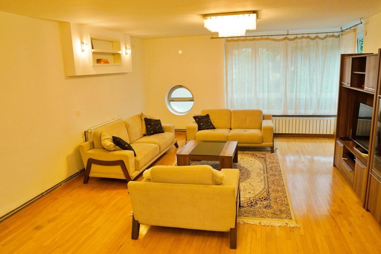 City Center Grand Apartment - Three-Bedroom, Free Parking ซาราเยโว ภายนอก รูปภาพ