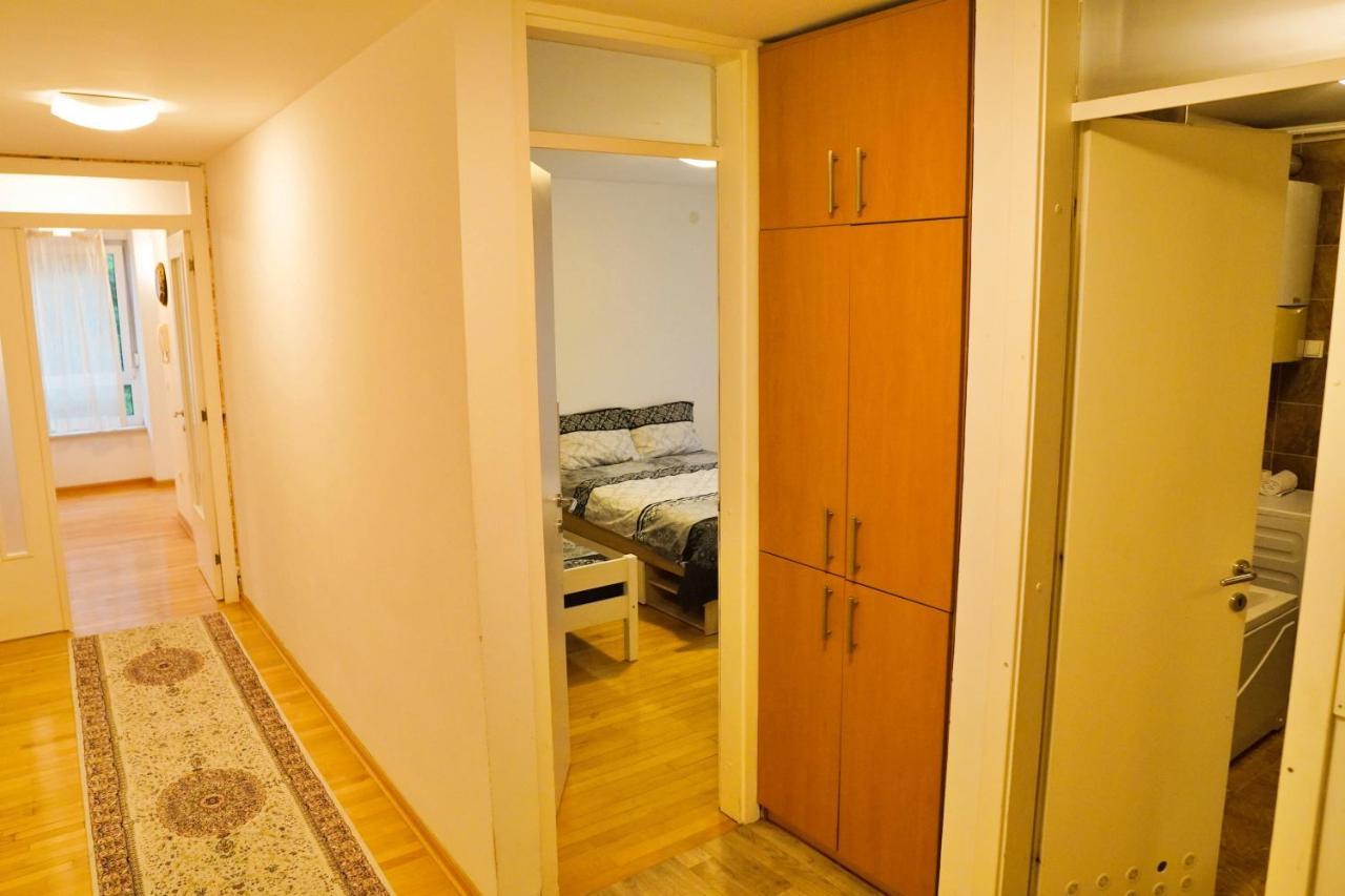 City Center Grand Apartment - Three-Bedroom, Free Parking ซาราเยโว ภายนอก รูปภาพ