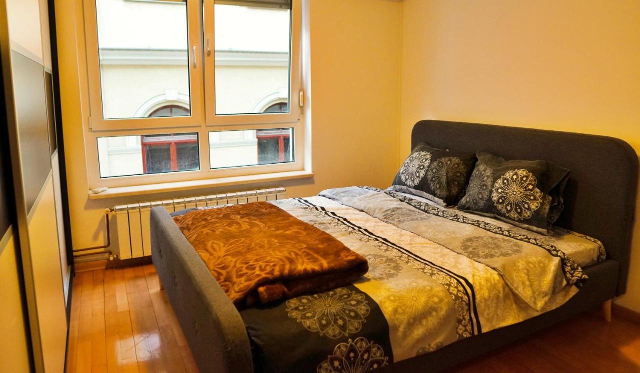 City Center Grand Apartment - Three-Bedroom, Free Parking ซาราเยโว ภายนอก รูปภาพ
