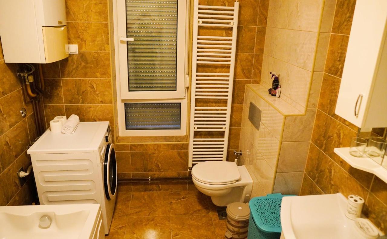 City Center Grand Apartment - Three-Bedroom, Free Parking ซาราเยโว ภายนอก รูปภาพ