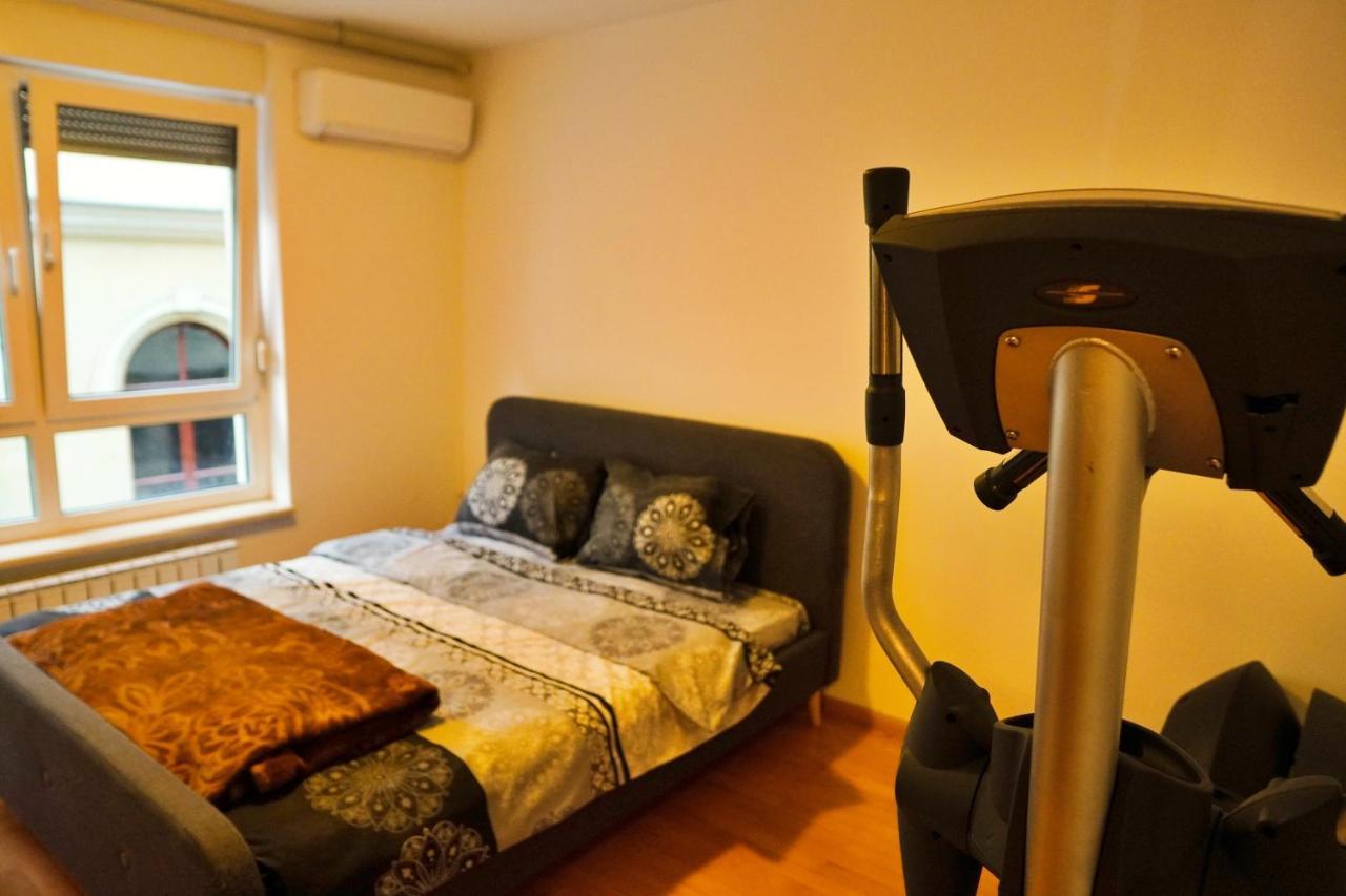 City Center Grand Apartment - Three-Bedroom, Free Parking ซาราเยโว ภายนอก รูปภาพ