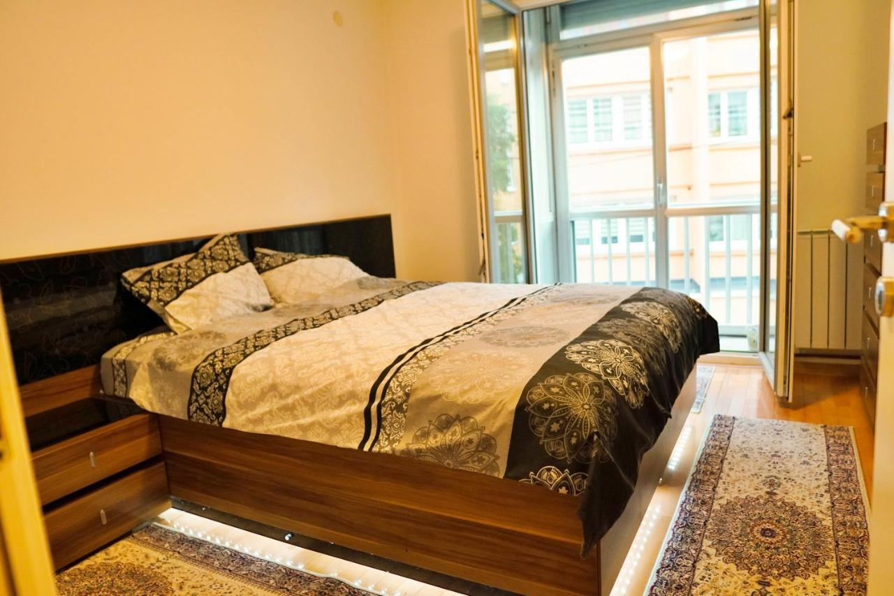 City Center Grand Apartment - Three-Bedroom, Free Parking ซาราเยโว ภายนอก รูปภาพ