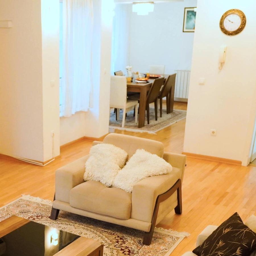City Center Grand Apartment - Three-Bedroom, Free Parking ซาราเยโว ภายนอก รูปภาพ