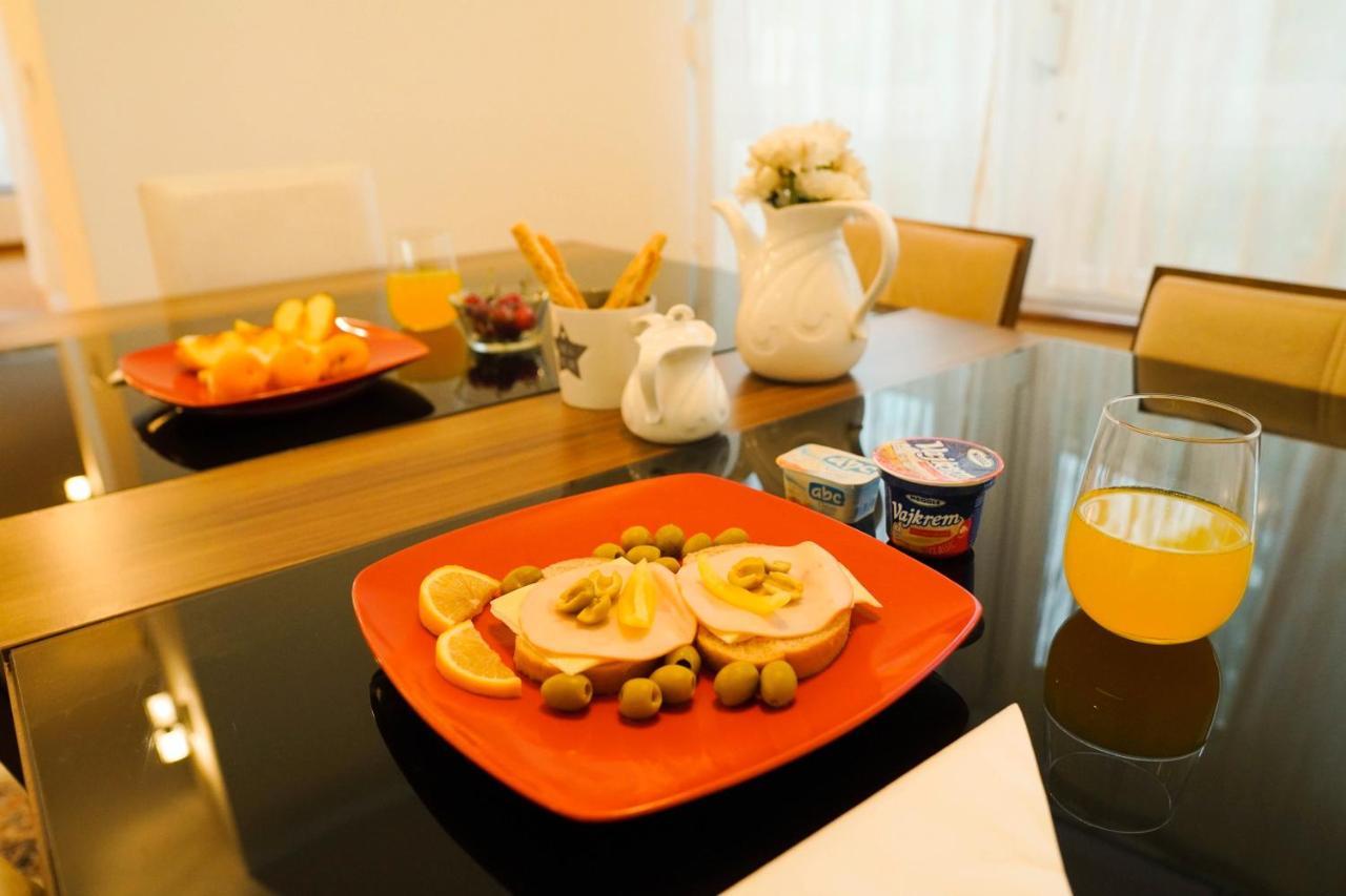 City Center Grand Apartment - Three-Bedroom, Free Parking ซาราเยโว ภายนอก รูปภาพ